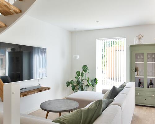 Moderne nybygget rækkehus ved Fuglsang Sø