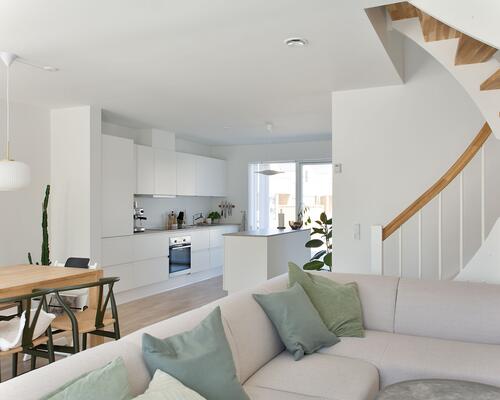 Moderne nybygget rækkehus ved Fuglsang Sø