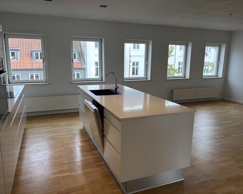 Dejlig 4-værelses i centrum!