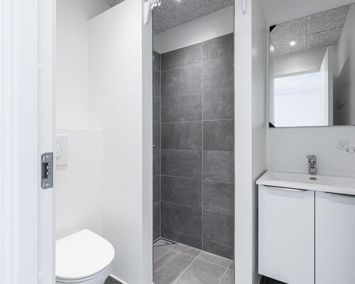 Skønt 4-værelses rækkehus på 106 m2 (99 m2 BBR) i 2-plan.