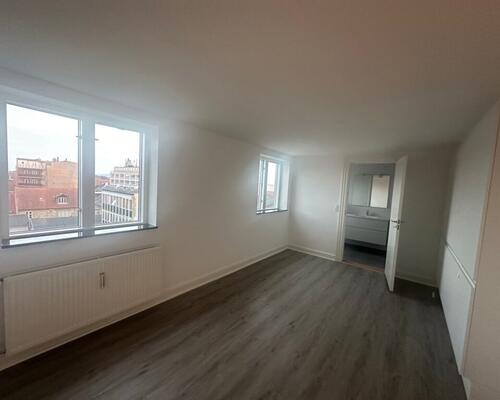 Nyrenoveret penthouselejlighed med tagterrasse i centrum af Fredericia