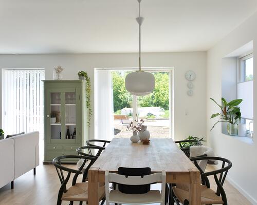 Moderne nybygget rækkehus ved Fuglsang Sø