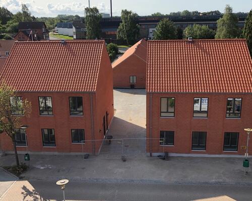 Flyt ind i en lækker, moderne og tidssvarende bolig, der enten er opført eller renoveret i 2019.