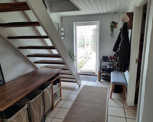 Flot lejlighed beliggende med marker som nabo