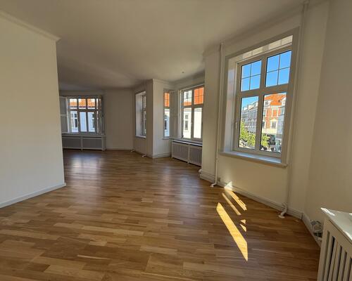 166 m² lækker lejlighed midt i gågagen med elevator og alten