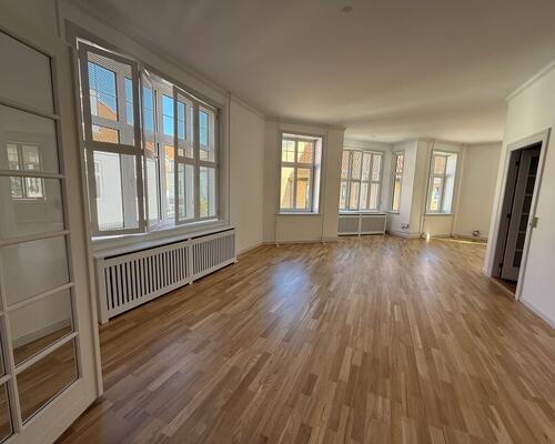 166 m² lækker lejlighed midt i gågagen med elevator og alten