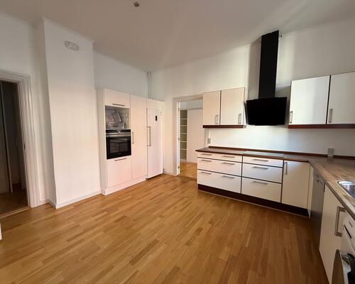 166 m² lækker lejlighed midt i gågagen med elevator og alten