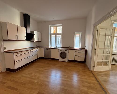 166 m² lækker lejlighed midt i gågagen med elevator og alten