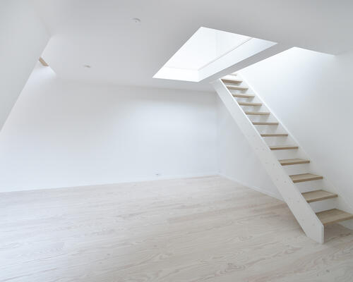 Lys og åben bolig på en af Indre Bys fineste pladser