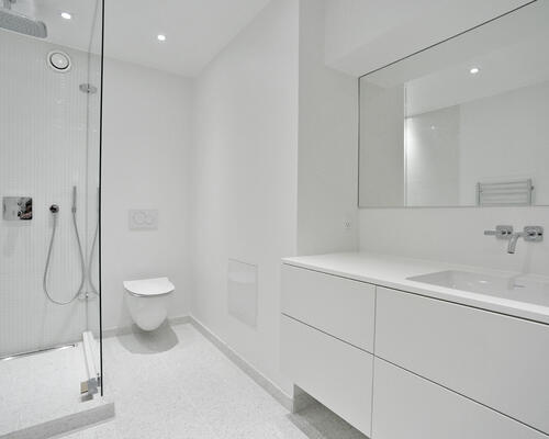 Lys og åben bolig på en af Indre Bys fineste pladser