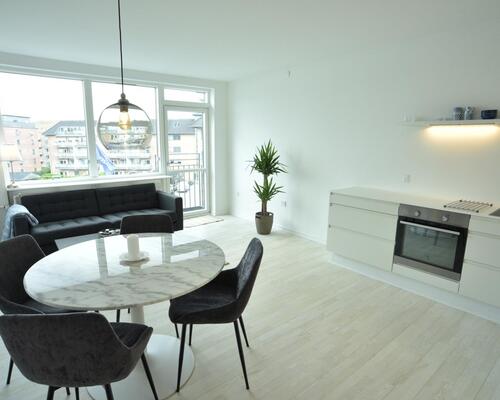 Lækker møbleret lejlighed med 3 soveværelser