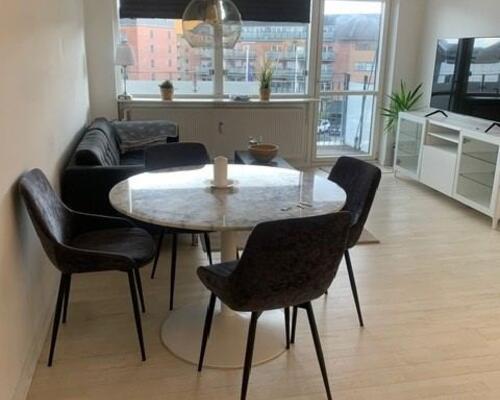 Lækker møbleret lejlighed med 3 soveværelser
