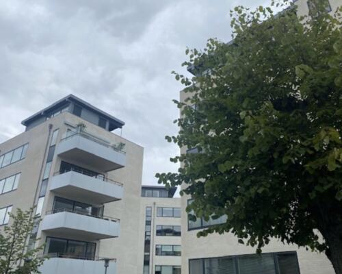 Flot lejlighed midt i Hellerup nær stationen.