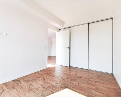 Nyopført bolig med stor altan i et skønt område