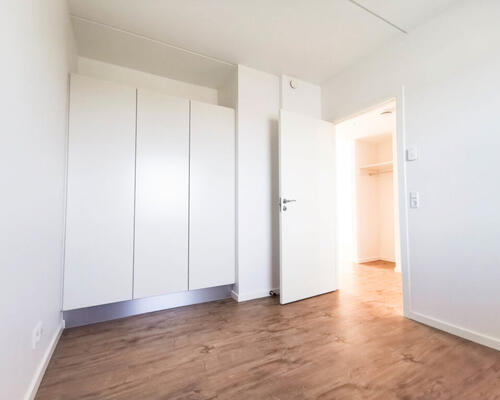 Nyopført bolig med stor altan i et skønt område