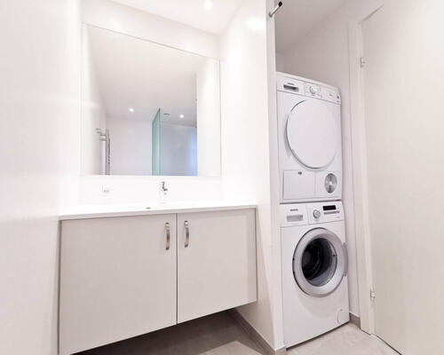 Nyopført bolig med stor altan i et skønt område