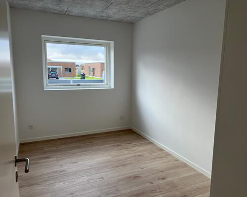 ENERGIVENLIGT OG MODERNE RÆKKEHUS TIL LEJE I ARNBJERG