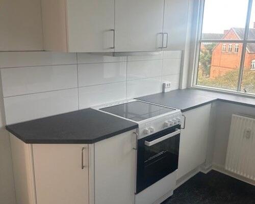 Skøn 3 vær.  renoveret lejlighed i Odense C.