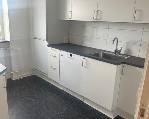 Skøn 3 vær.  renoveret lejlighed i Odense C.