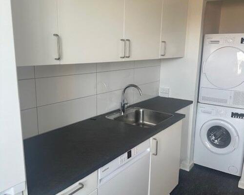 Skøn 3 vær.  renoveret lejlighed i Odense C.