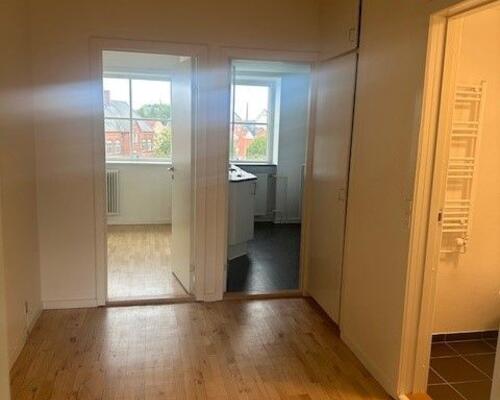 Skøn 3 vær.  renoveret lejlighed i Odense C.