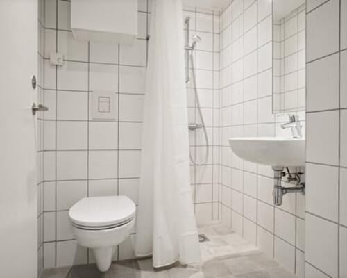 Moderne 1-værelses med bad og køkken