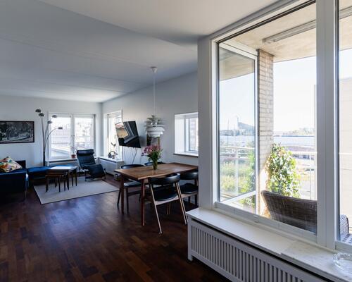 Lys og moderne lejlighed på 75 m² med udsigt over vandet