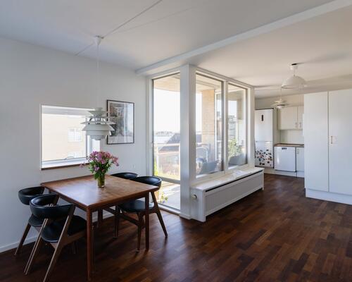 Lys og moderne lejlighed på 75 m² med udsigt over vandet