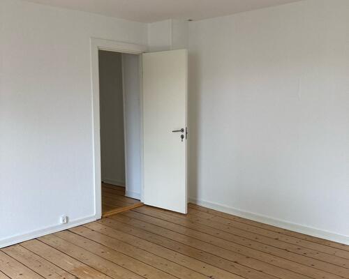 Stor lys 3. værelses lejlighed.