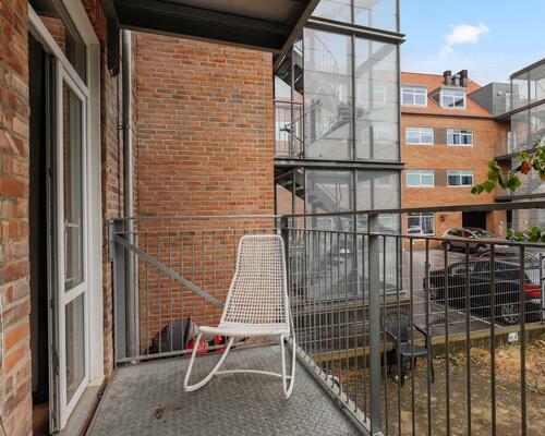 Moderniseret 3-værelses lejlighed i Jyllandsgade med altan