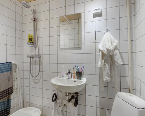 Moderniseret 3-værelses lejlighed i Jyllandsgade med altan