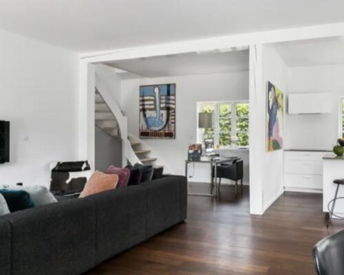 Superflot villa med en skøn have.