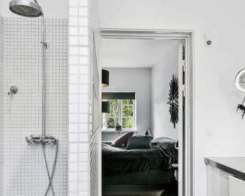Superflot villa med en skøn have.