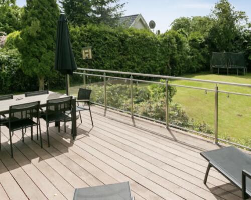 Superflot villa med en skøn have.