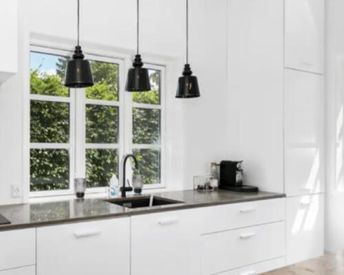 Superflot villa med en skøn have.