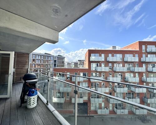 Dejlig lys 3 vær. lejlighed i nyere ejendom