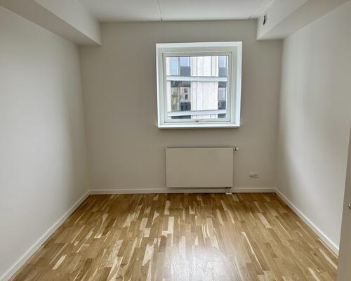 Dejlig lys 3 vær. lejlighed i nyere ejendom