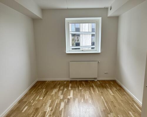 Dejlig lys 3 vær. lejlighed i nyere ejendom