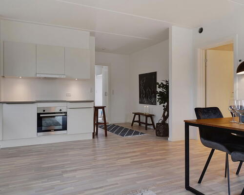 Lys 2-vær. på 54 m2 i gavlen. Moderne boliger i Tækkerhusene, Hillerød: Elevator og privat altan. Perfekt beliggenhed ved både natur og by liv