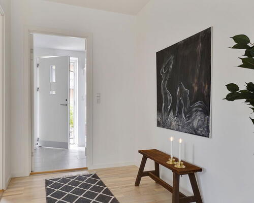 Lys 2-vær. på 54 m2 i gavlen. Moderne boliger i Tækkerhusene, Hillerød: Elevator og privat altan. Perfekt beliggenhed ved både natur og by liv