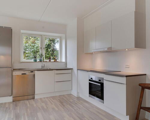 Lys 2-vær. på 54 m2 i gavlen. Moderne boliger i Tækkerhusene, Hillerød: Elevator og privat altan. Perfekt beliggenhed ved både natur og by liv