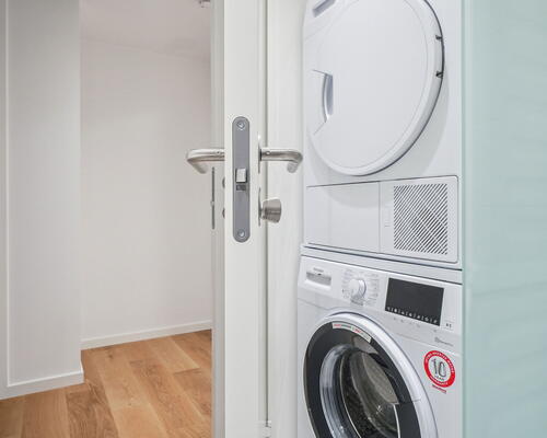 God og rummelig 3-værelses bolig med lyst og moderne køkken-alrum og egen terrasse - Gulvarme i hele boligen!