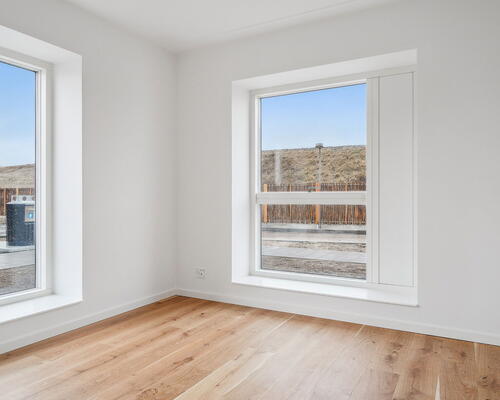 God og rummelig 3-værelses bolig med lyst og moderne køkken-alrum og egen terrasse - Gulvarme i hele boligen!
