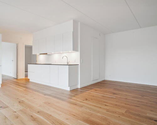 God og rummelig 3-værelses bolig med lyst og moderne køkken-alrum og egen terrasse - Gulvarme i hele boligen!