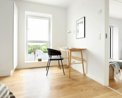 God og rummelig 3-værelses bolig med lyst og moderne køkken-alrum og egen terrasse - Gulvarme i hele boligen!