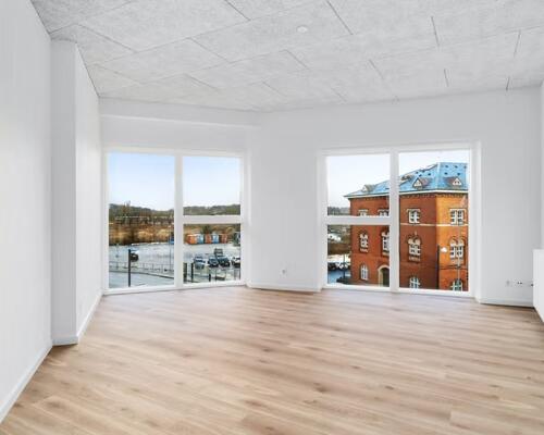 Stor flot lys lejlighed med masser af plads.