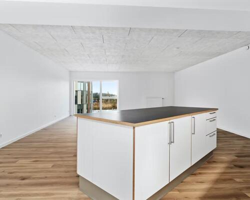 Stor flot lys lejlighed med masser af plads.