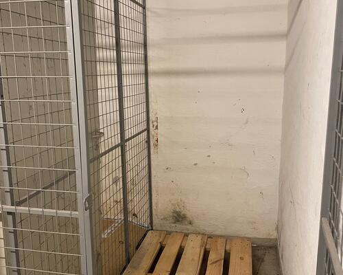 Velindrettet lejlighed med egen terrasse og direkte adgang til have