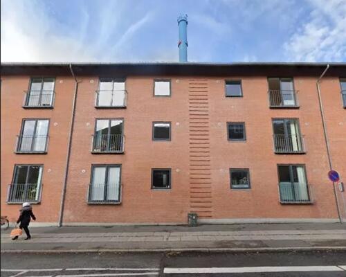 Flot nyistandsat lejlighed central beliggenhed.