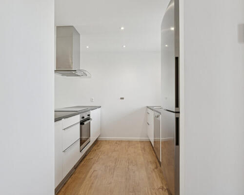 Moderne lejlighed med stor altan